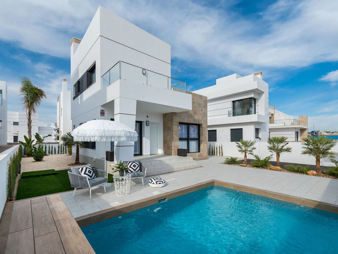 A brand new detached villa only 5 minutes away from the beautifull beach of Los Alcázares - Murcia  starting from 387.900 € A brand new detached villa only 5 minutes away from the beautifull beach of Los Alcázares - Murcia  starting from 387.900 €